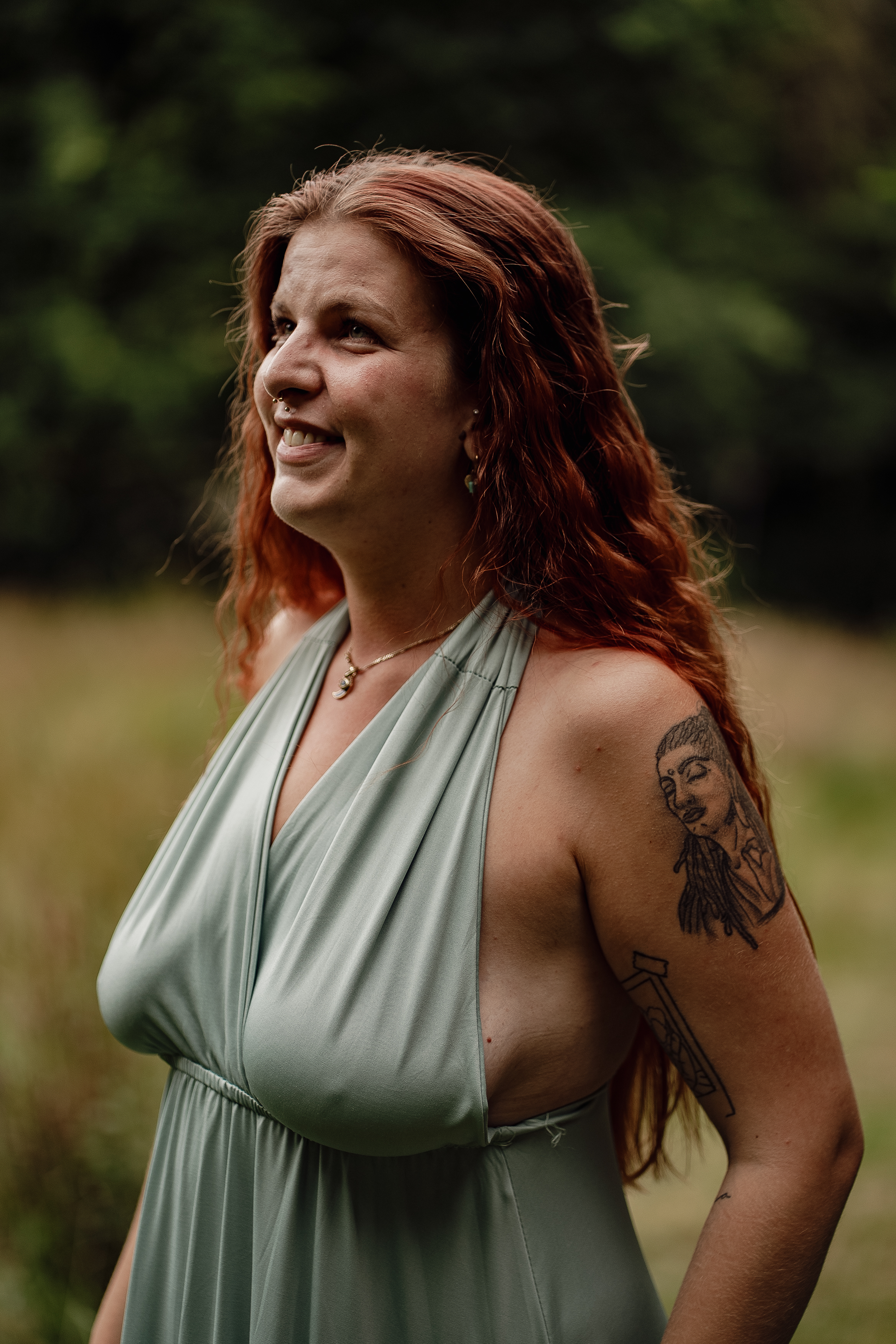 Empowerment Portrait Shooting – Frau in natürlicher Umgebung, Hunsrück