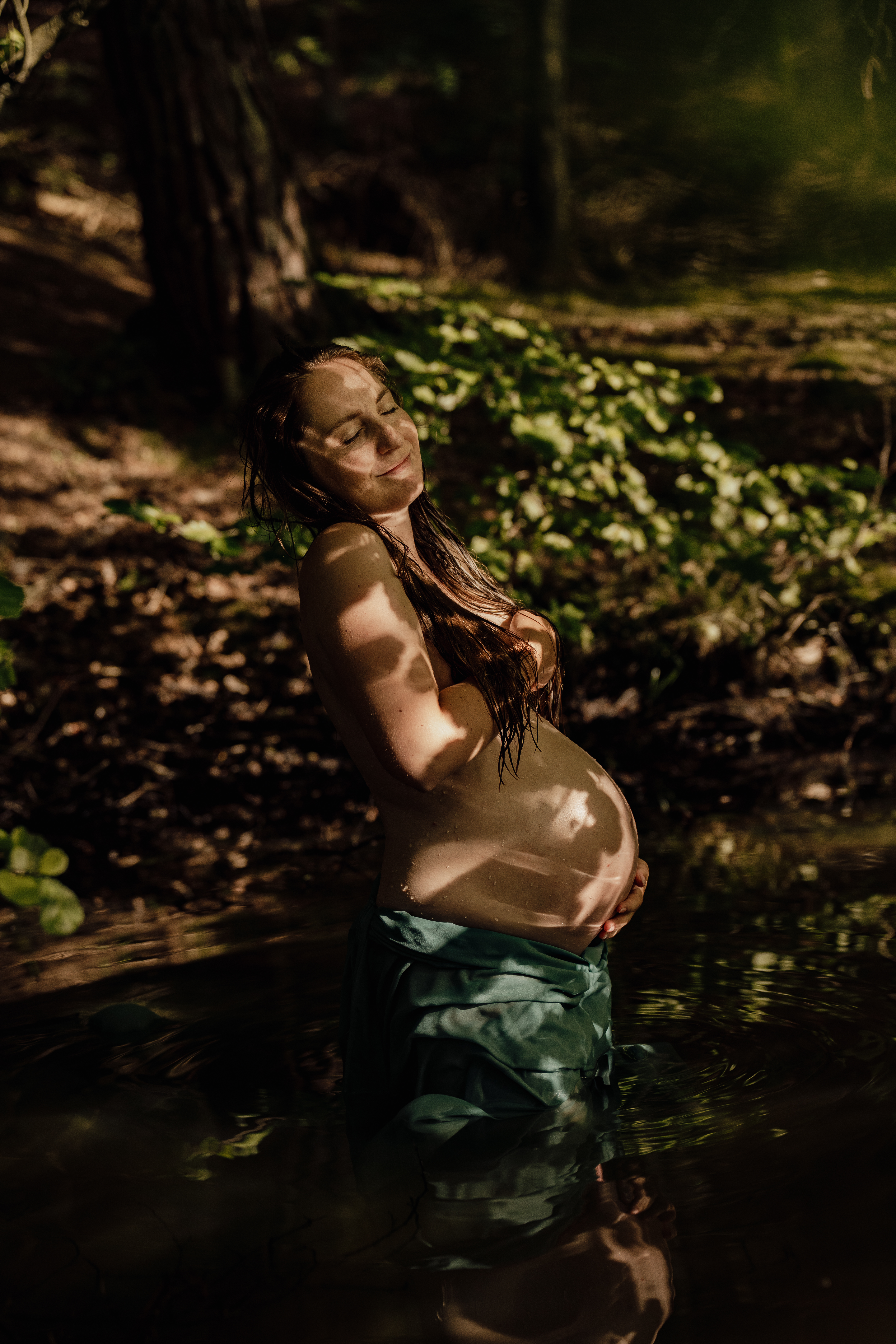 Schwangerschaftsfotografie im Hunsrück – natürliches Babybauchshooting